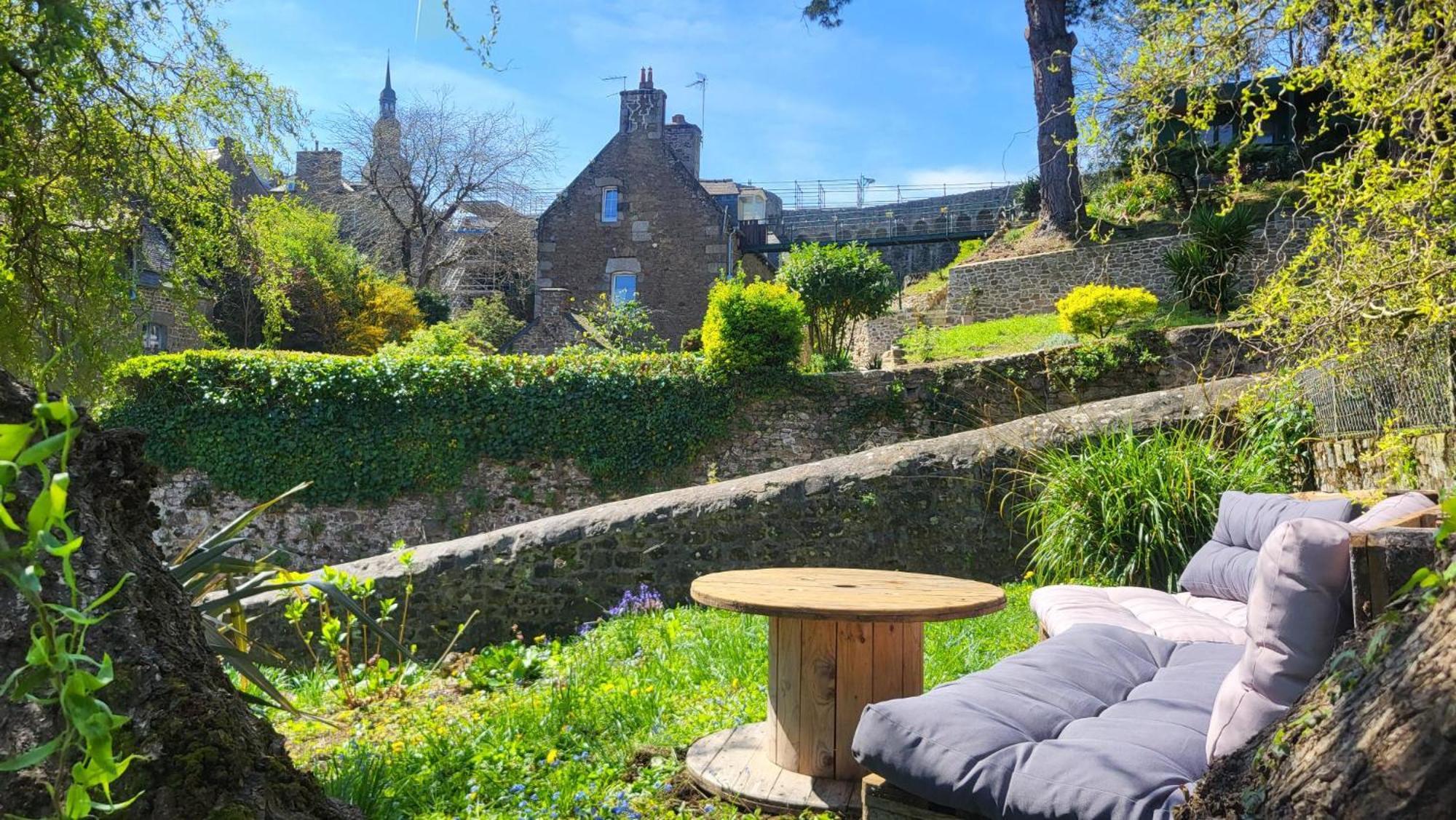 Les Remparts Du Jerzual Dinan